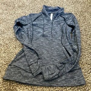 Cozy Lululemon pullover 1/2 zip size 8